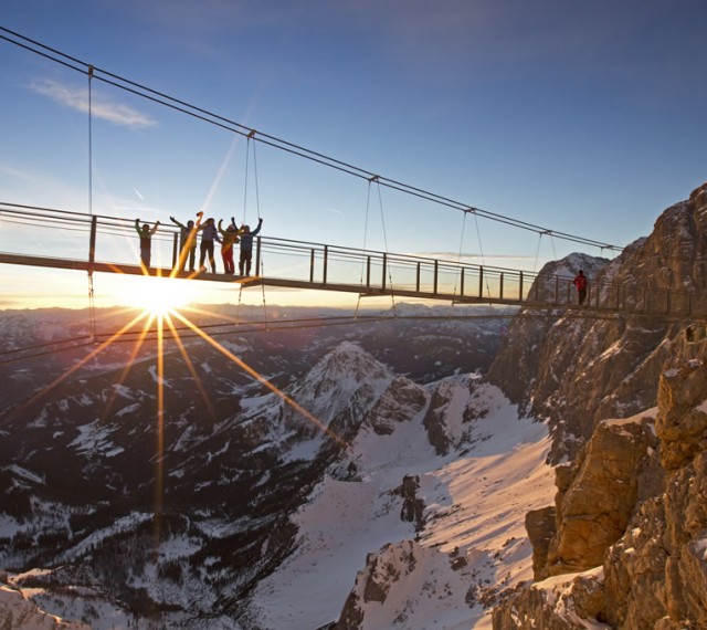 Die Hängebrücke am Dachsteingletscher - ein Top-Ausflugsziel für die ganze Familie