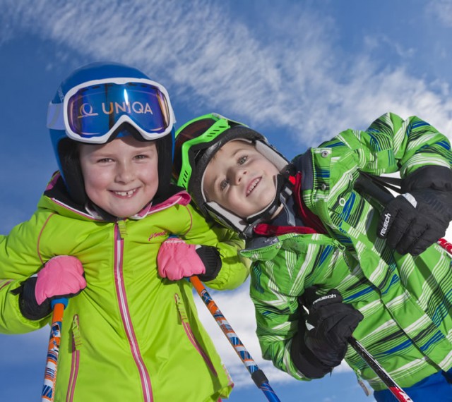 Spaß mit Freunden und Familie im Skiurlaub in Österreich