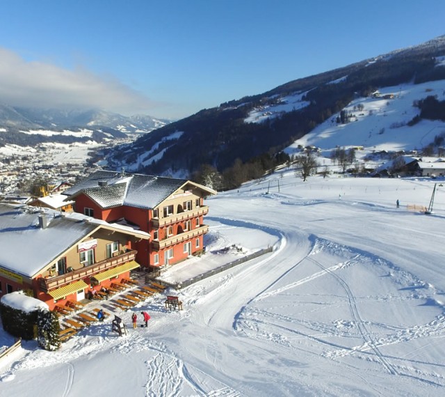 Skihotel an der Skipiste in Rohrmoos, Ski amadé