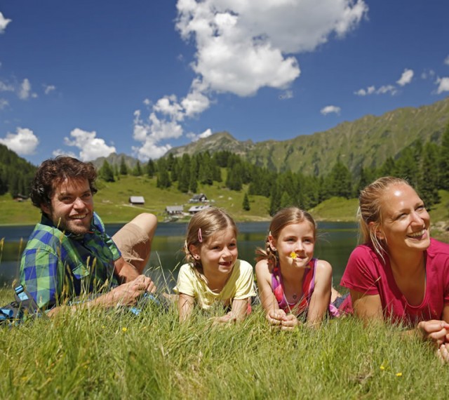 Familienwanderung im Sommerurlaub