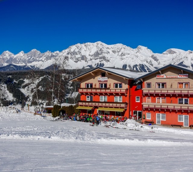 Skiurlaub mit der Familie direkt an der Piste im Skigebiet Hochwurzen, Ski amadé