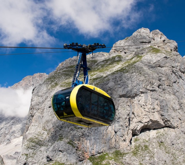 Die Dachsteingondel bringt Sie auf den Gletscher in 3000 Metern Höhe