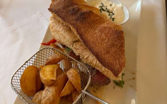 Cheese Steak Sandwich vom Rinderrücken