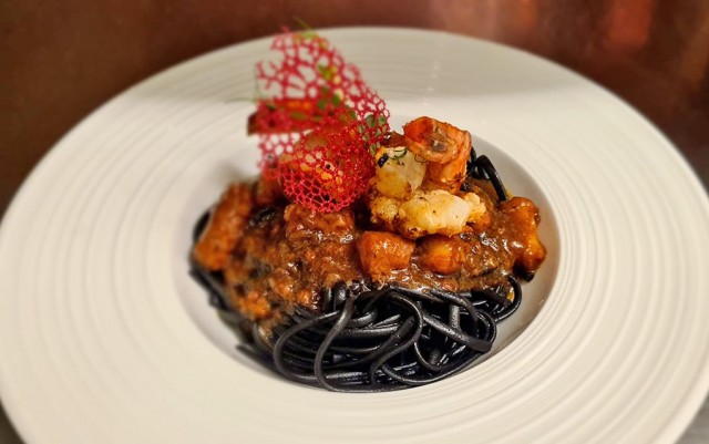 Sepia Spaghetti mit Duett vom Oktopus und Garnele
