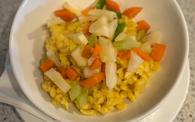 Kinder-Spätzleteller mit Gemüse